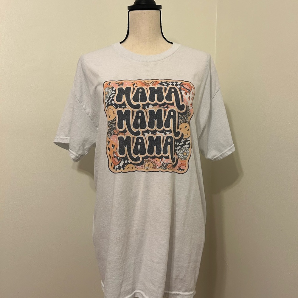 White Graphic T-Shirt : MAMA